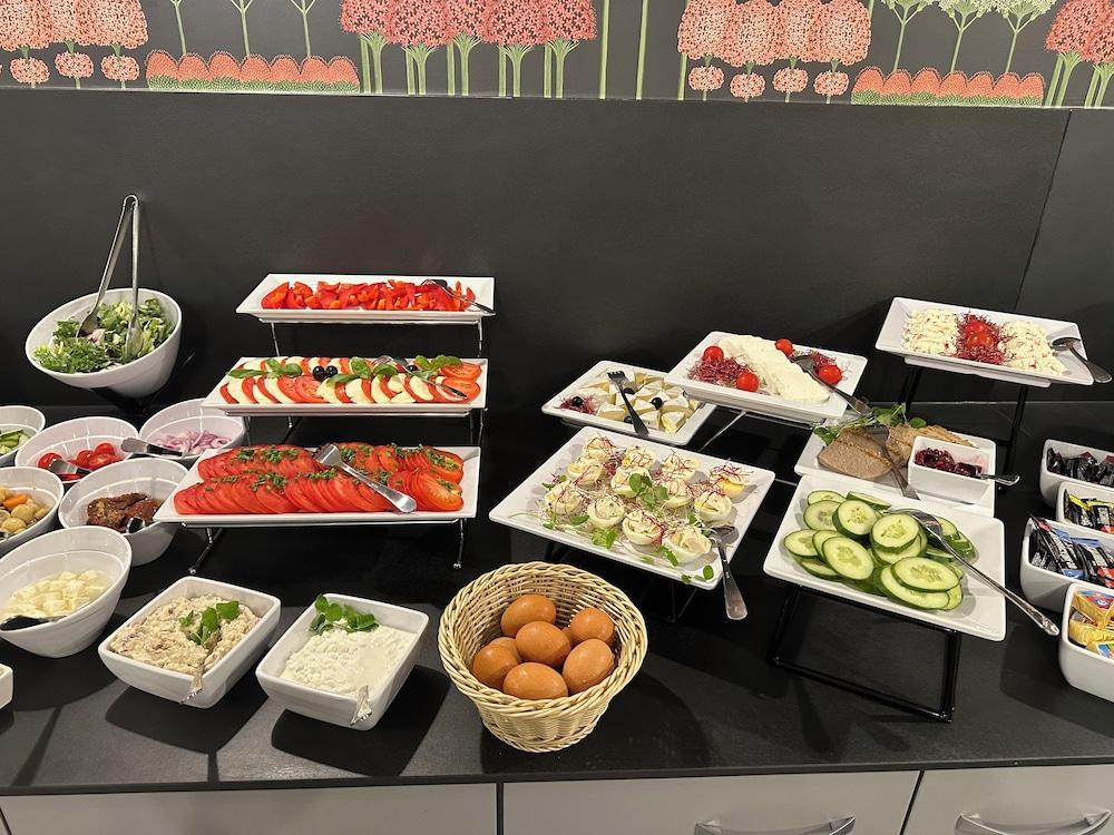 restaurant cafeteria
