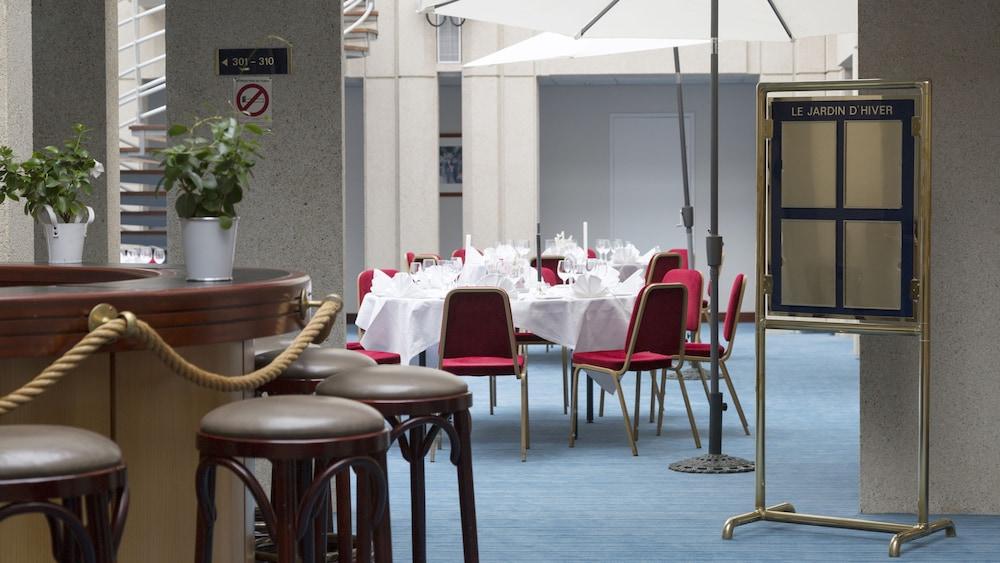 restaurant cafeteria