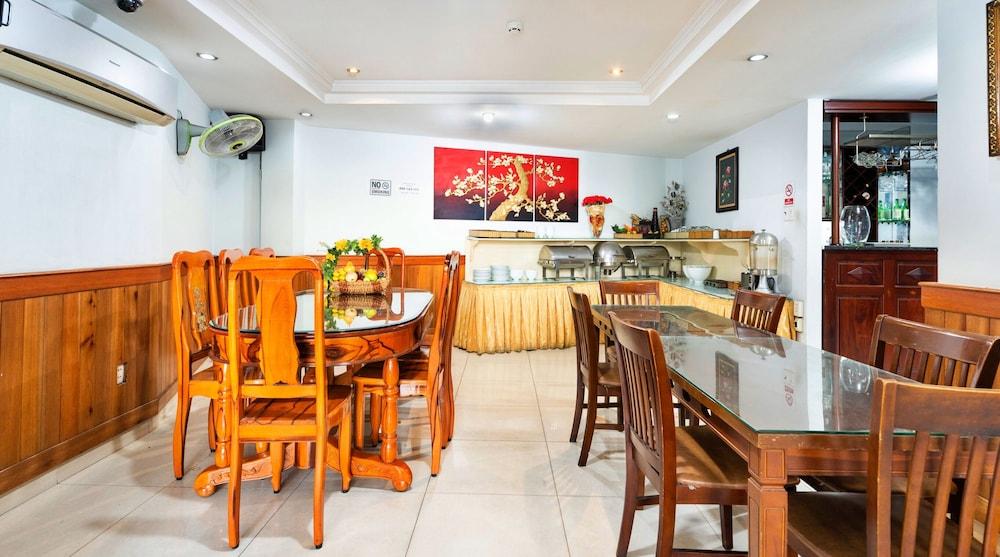 restaurant cafeteria
