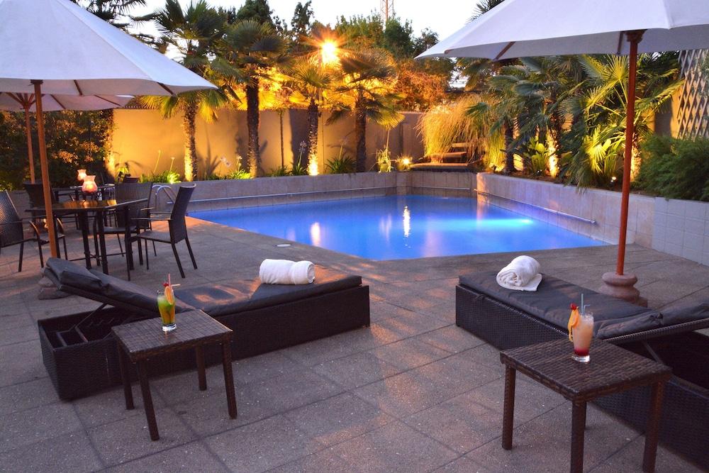 swimming pool spa