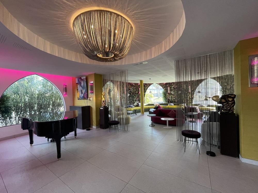 lobby