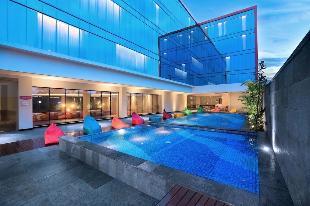 swimming pool spa