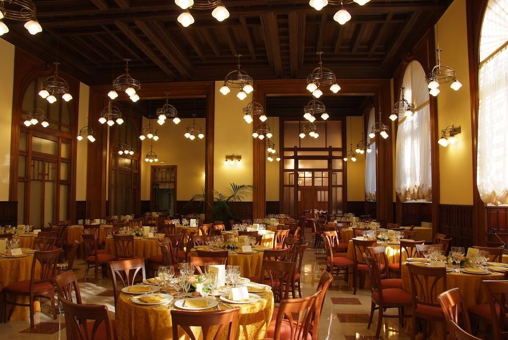 restaurant-cafeteria