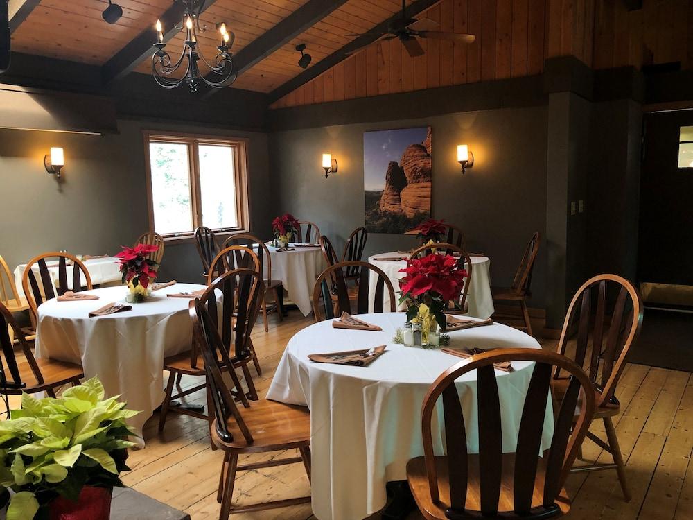 restaurant cafeteria