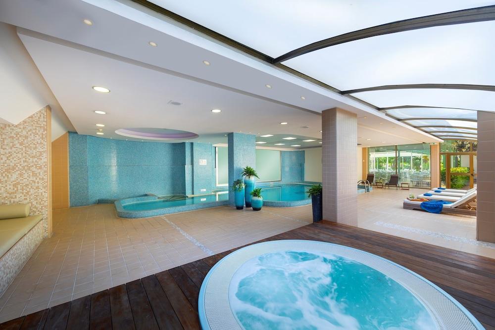 swimming pool spa