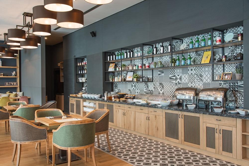 restaurant cafeteria