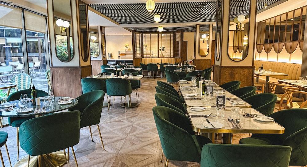 restaurant cafeteria