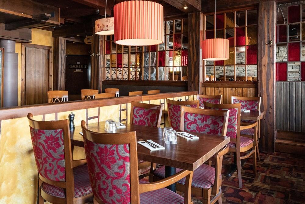 restaurant cafeteria