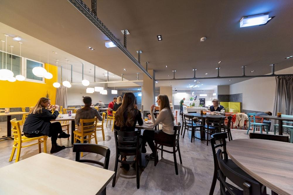 restaurant cafeteria