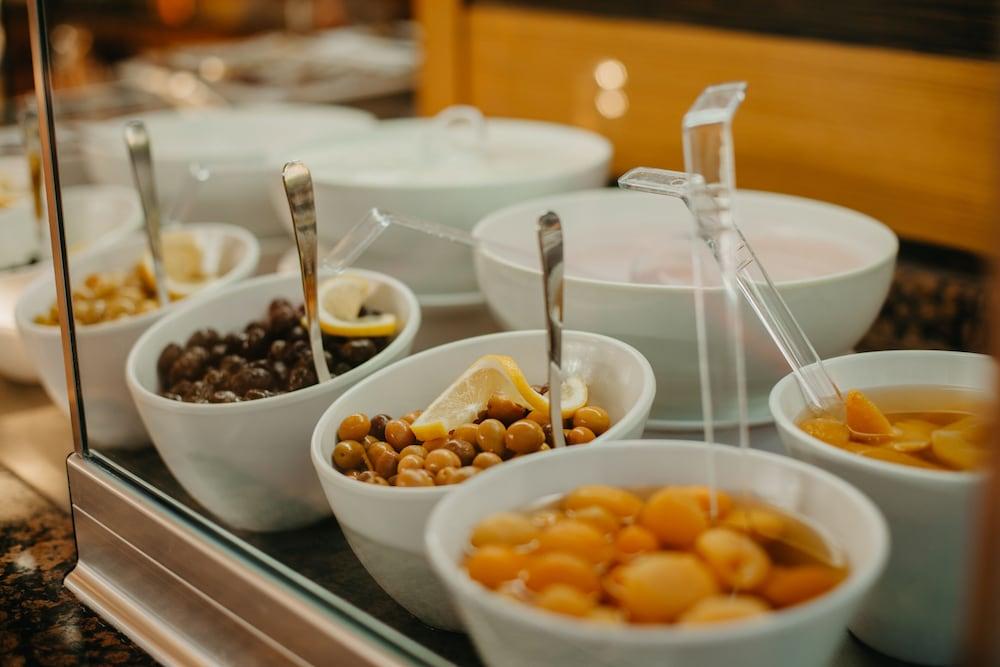 restaurant cafeteria