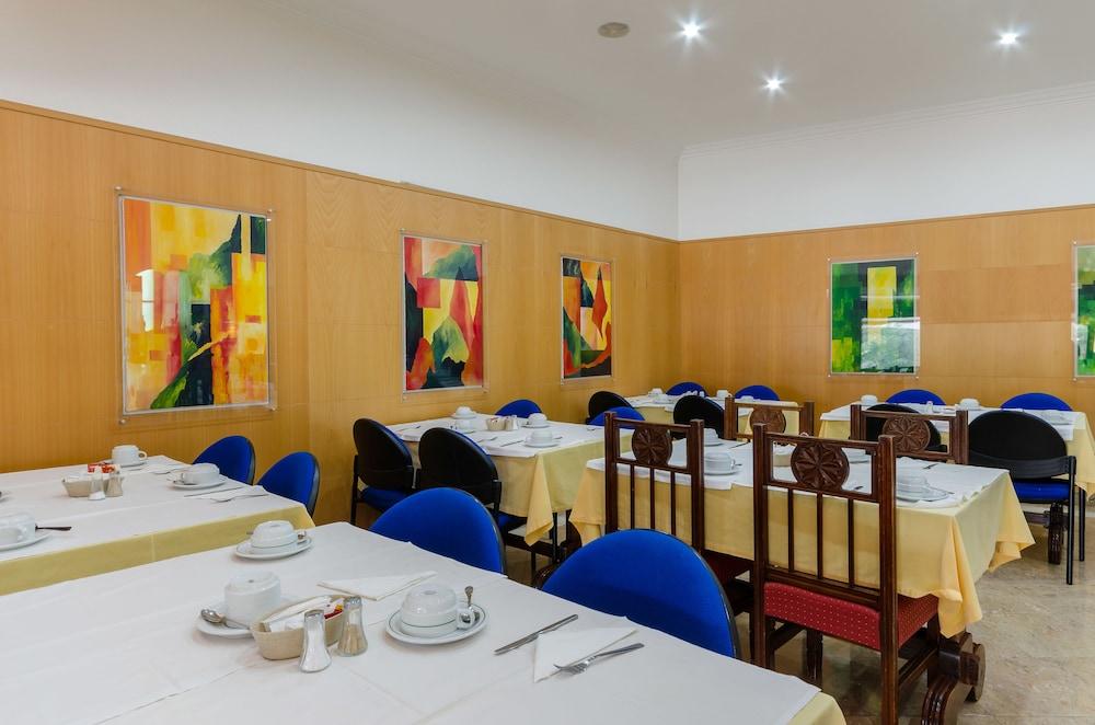 restaurant cafeteria