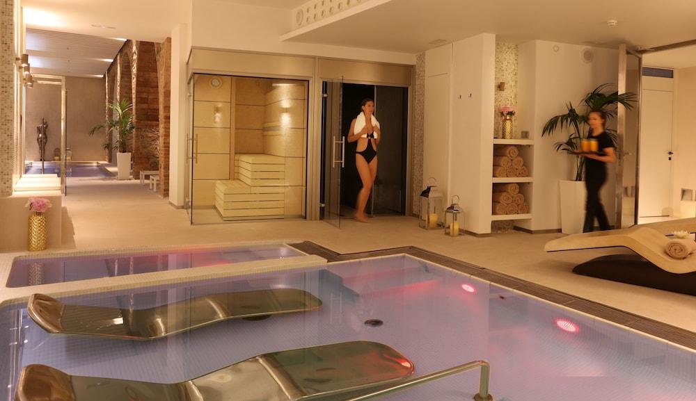 swimming pool spa