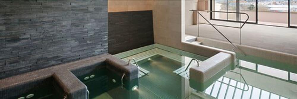swimming pool spa