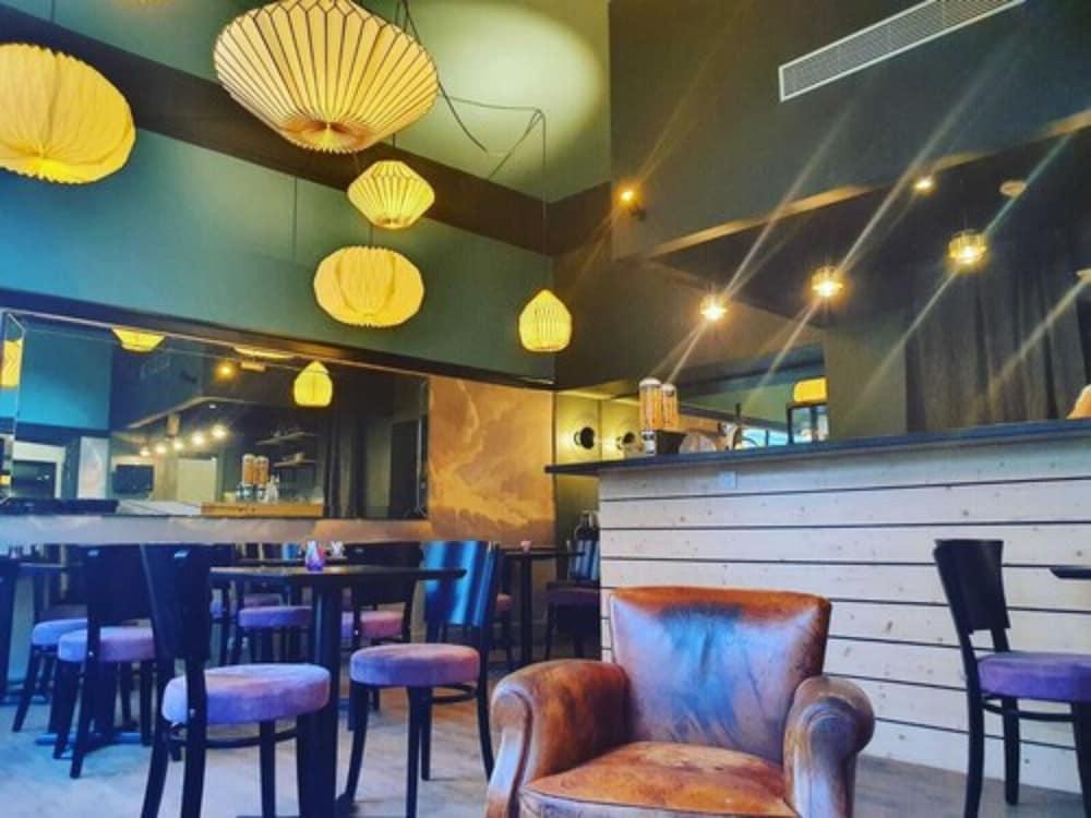 restaurant cafeteria