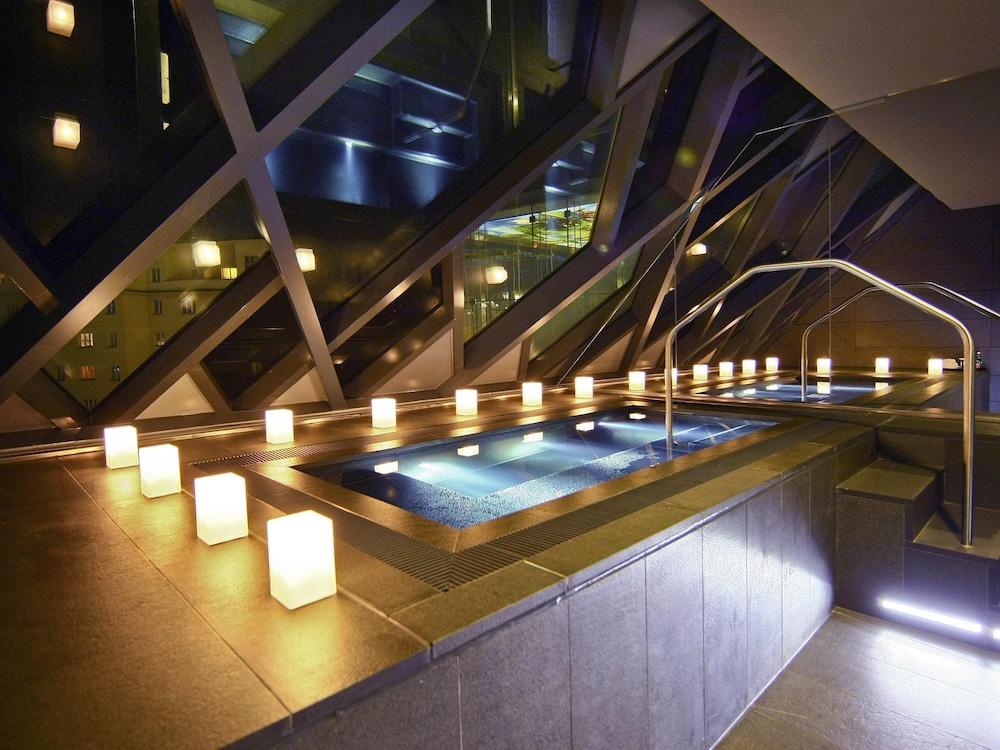 swimming pool spa