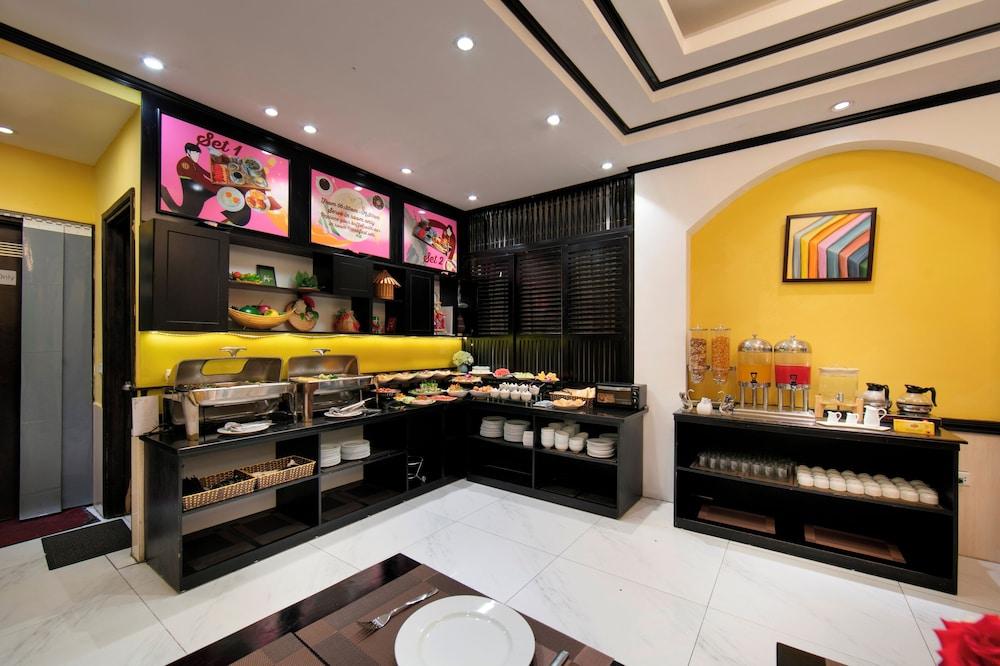 restaurant cafeteria
