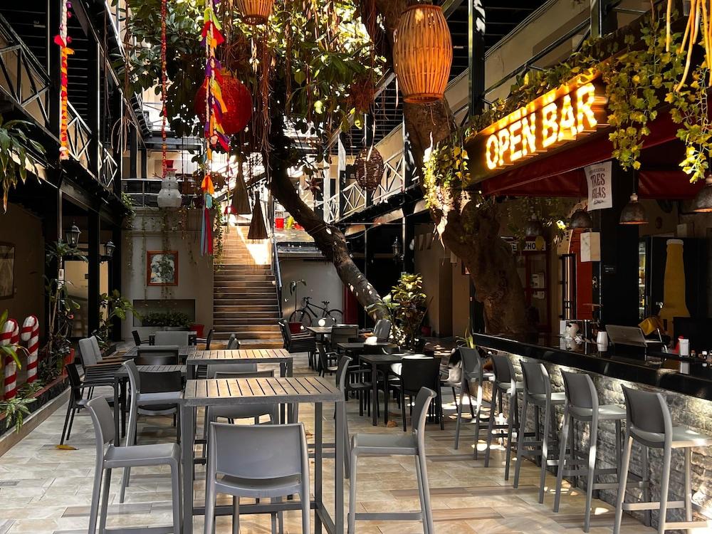 restaurant cafeteria