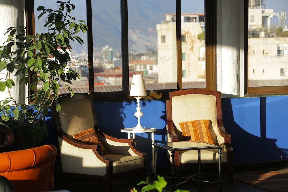 lounge