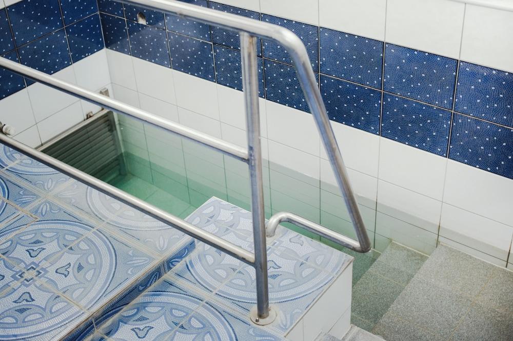 swimming pool spa