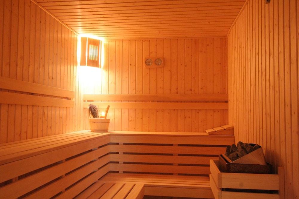 swimming pool spa