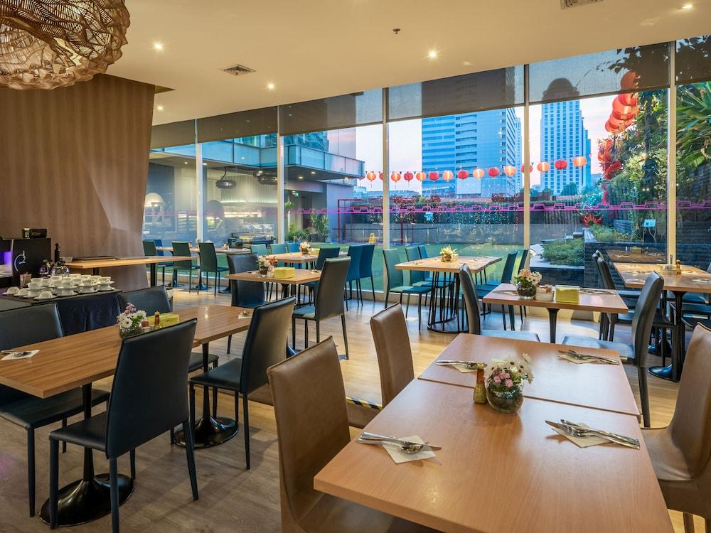 restaurant cafeteria
