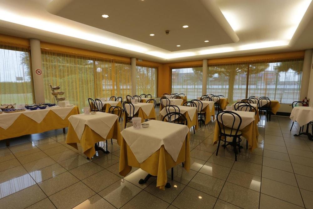 restaurant-cafeteria