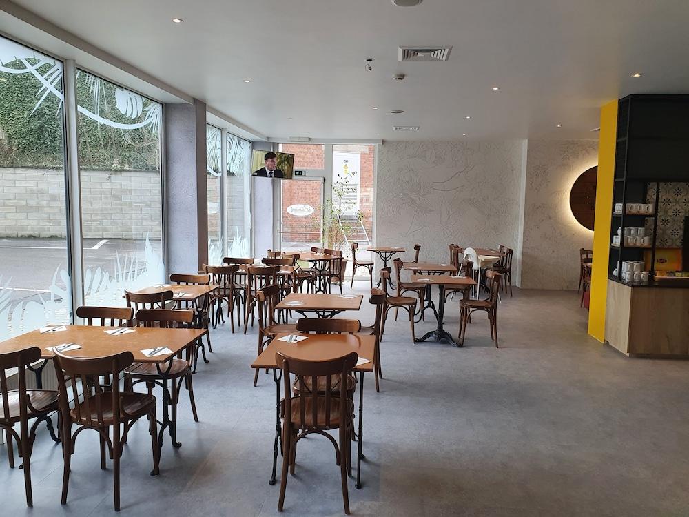 restaurant cafeteria