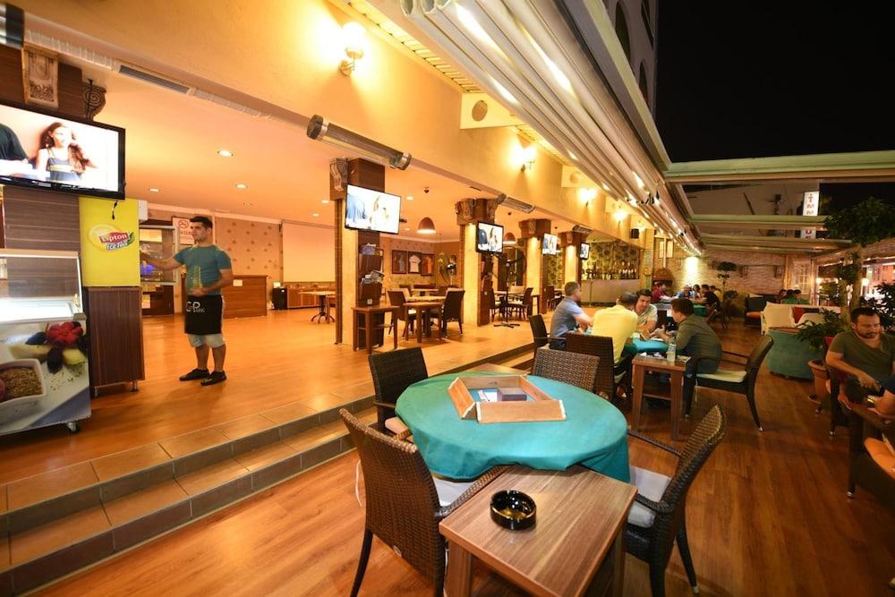 restaurant-cafeteria