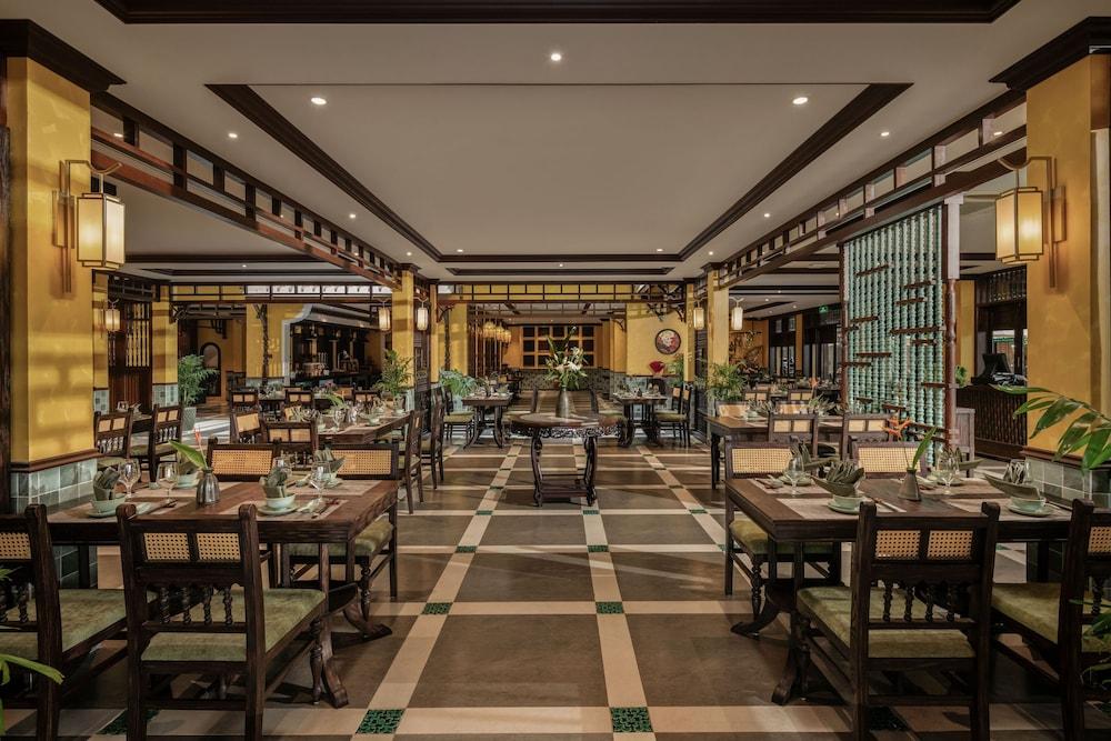 restaurant cafeteria