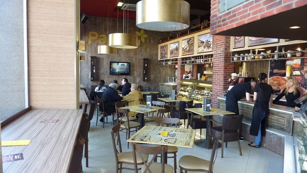 restaurant-cafeteria
