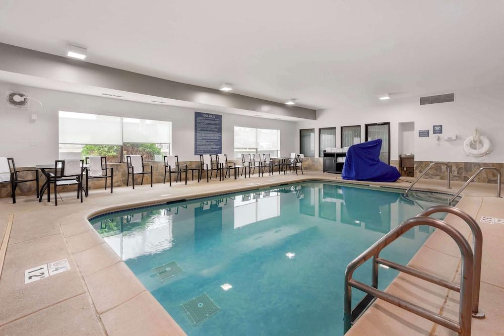 swimming pool spa