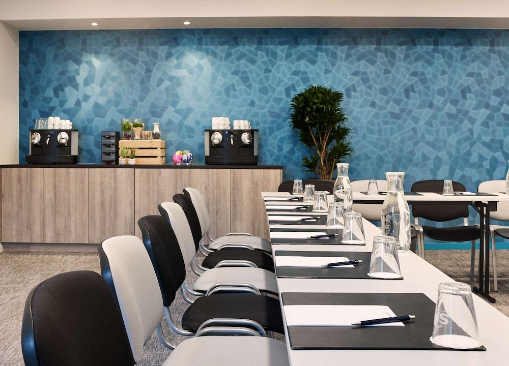 restaurant cafeteria
