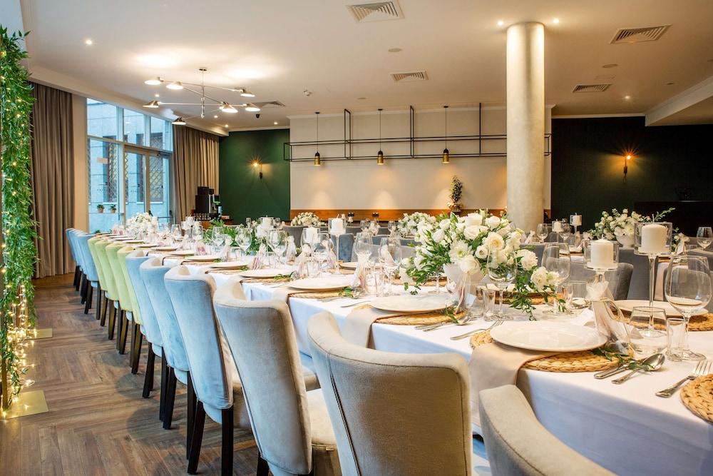 restaurant cafeteria