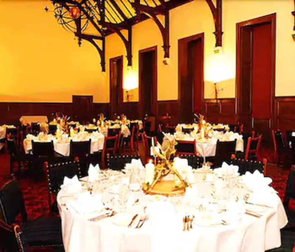 restaurant cafeteria