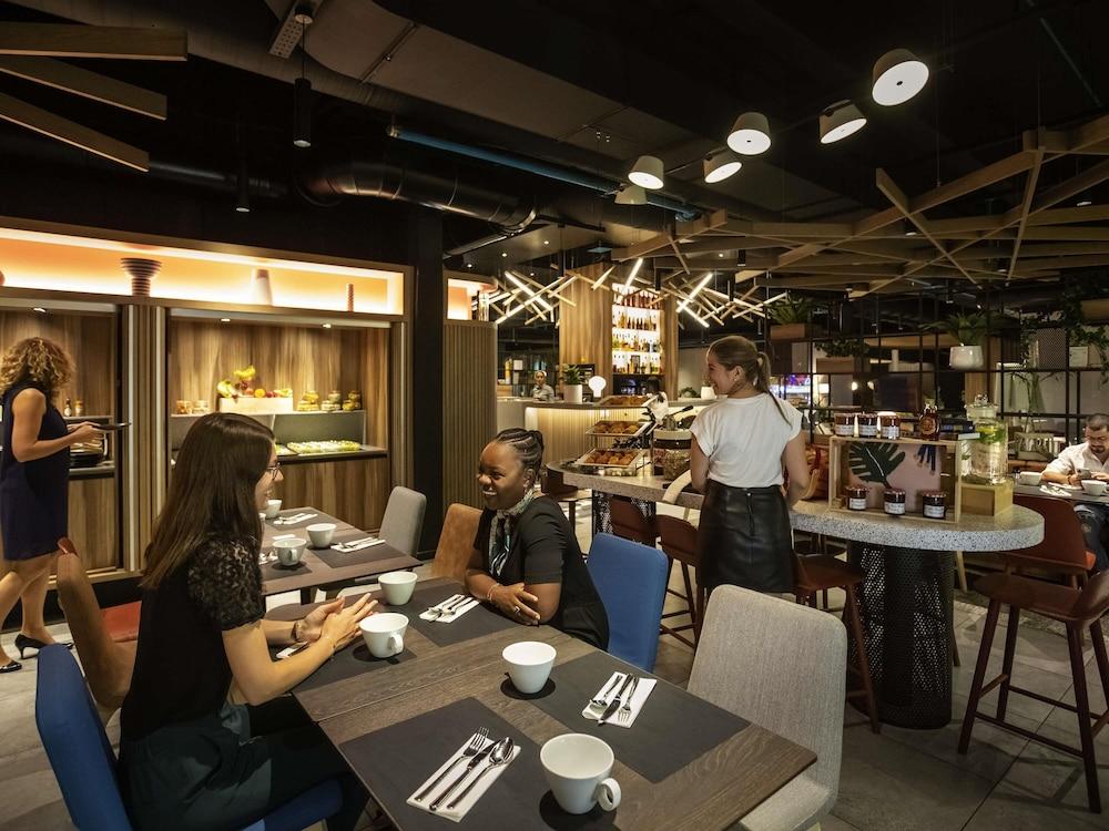 restaurant cafeteria