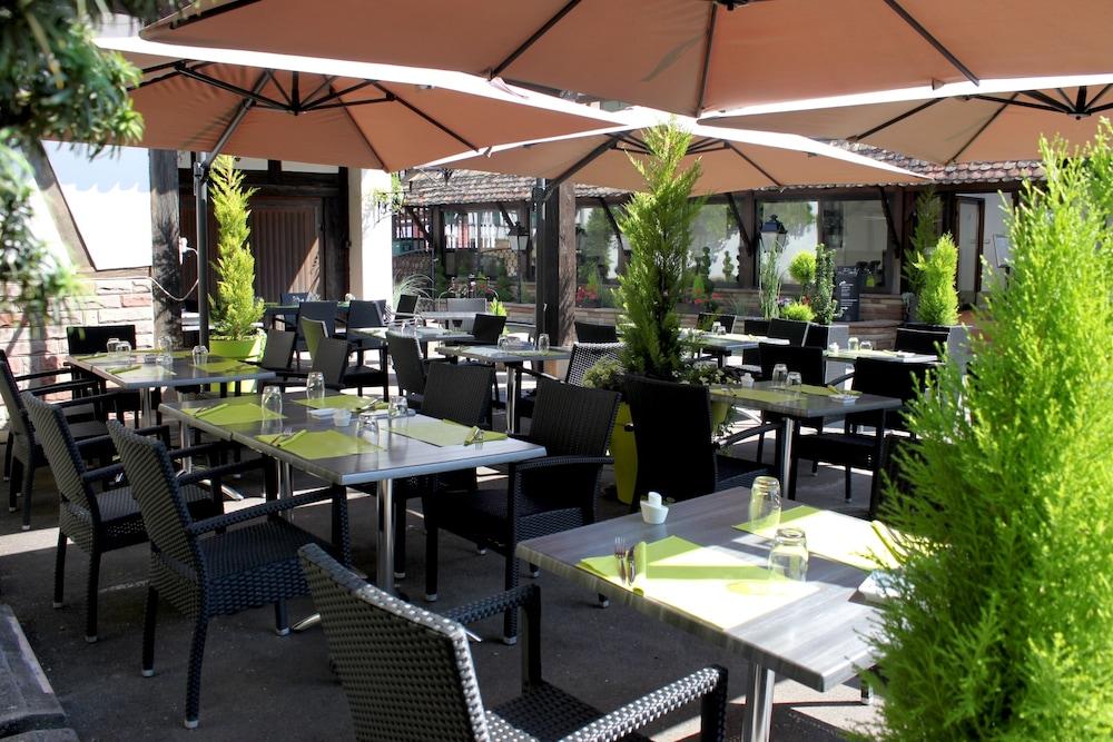 restaurant cafeteria