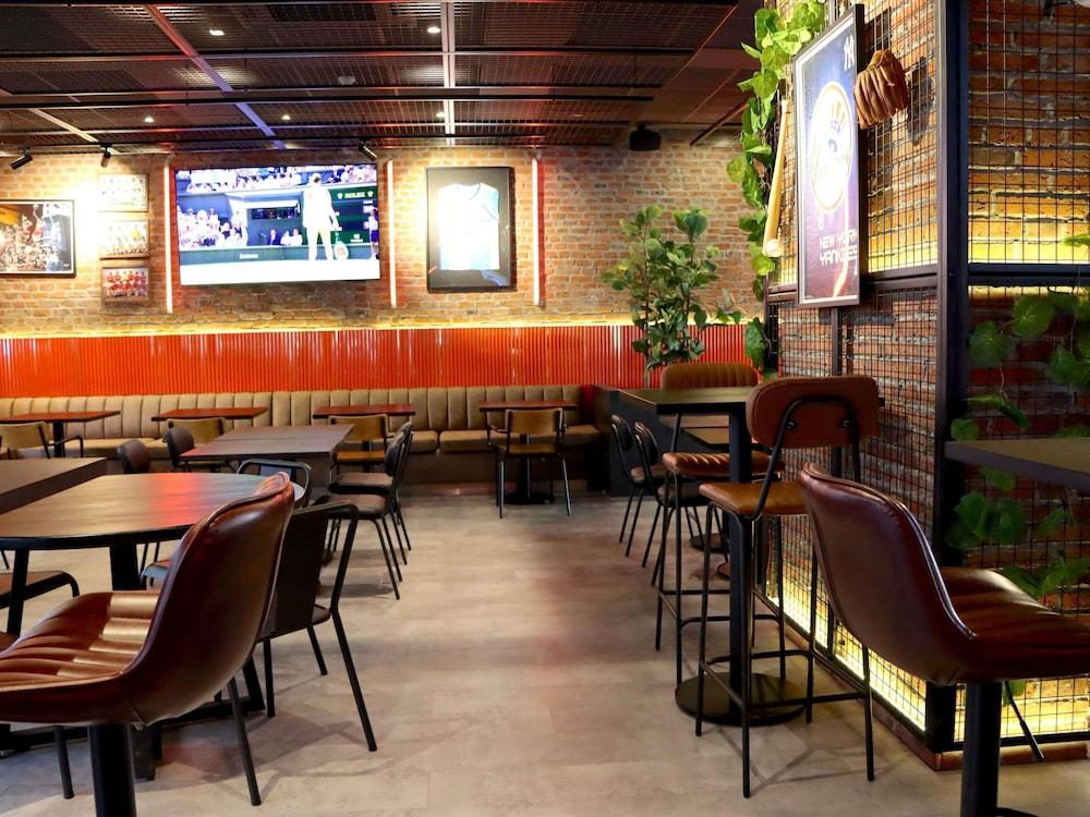 restaurant cafeteria
