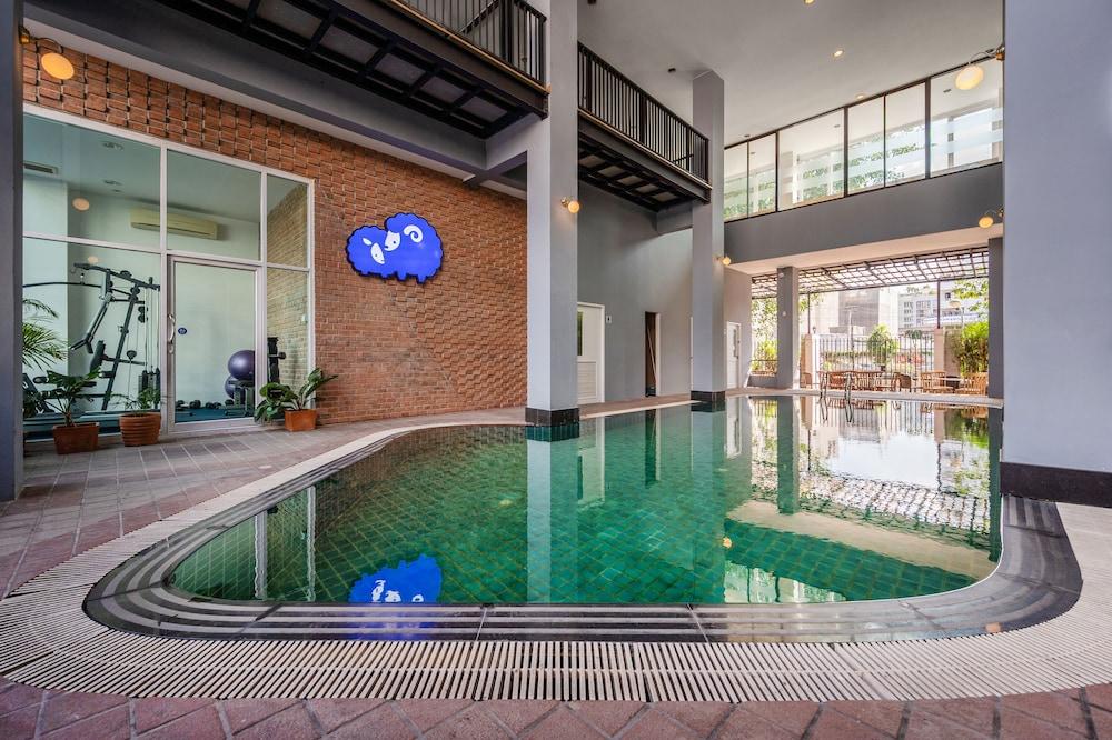 swimming pool spa