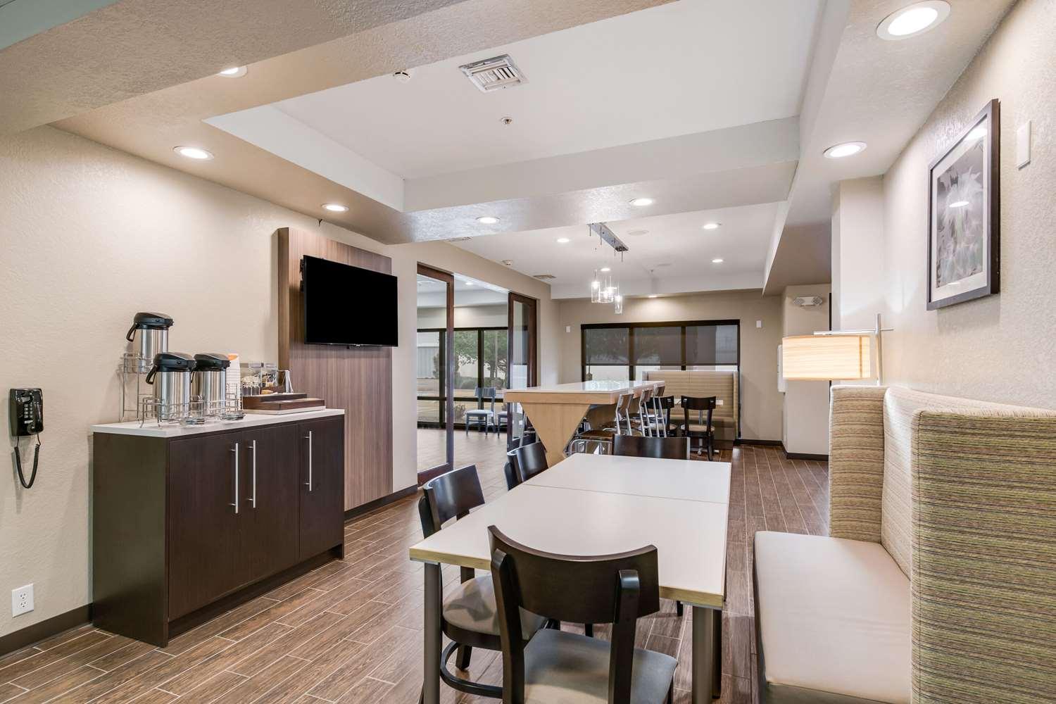 restaurant cafeteria