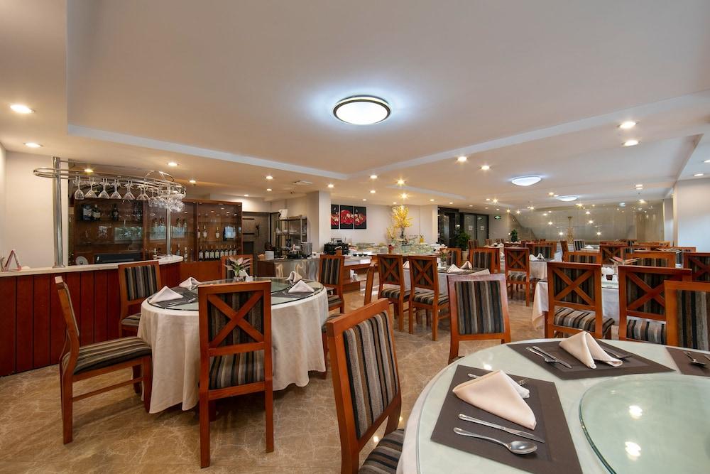 restaurant cafeteria