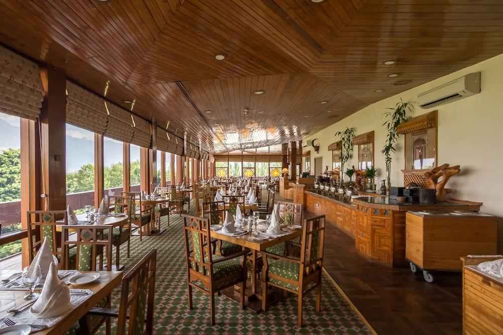 restaurant cafeteria
