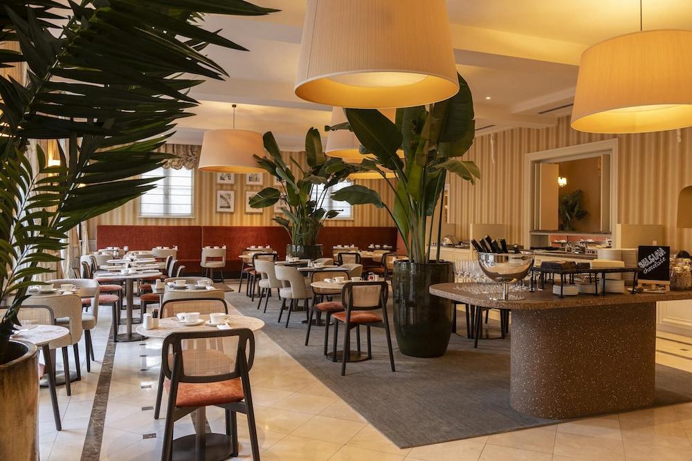 restaurant cafeteria