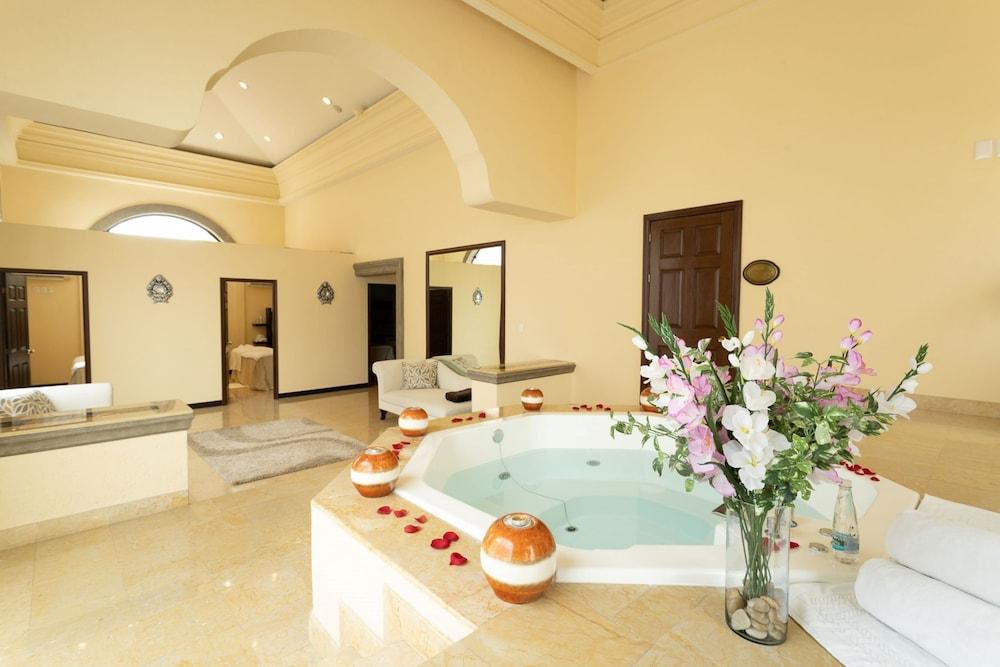 swimming pool spa