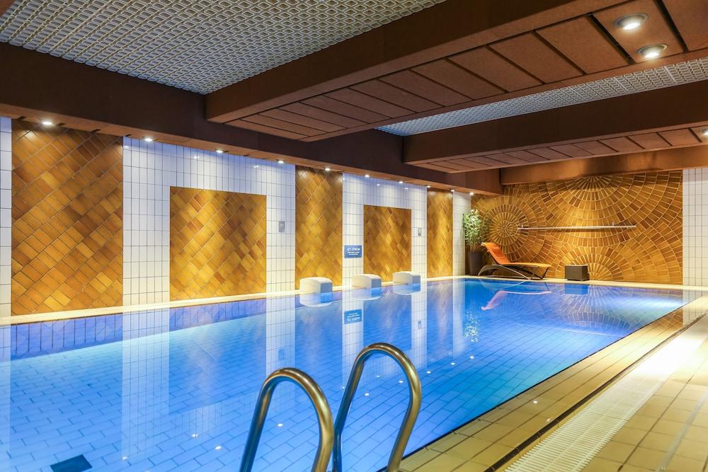 swimming pool spa