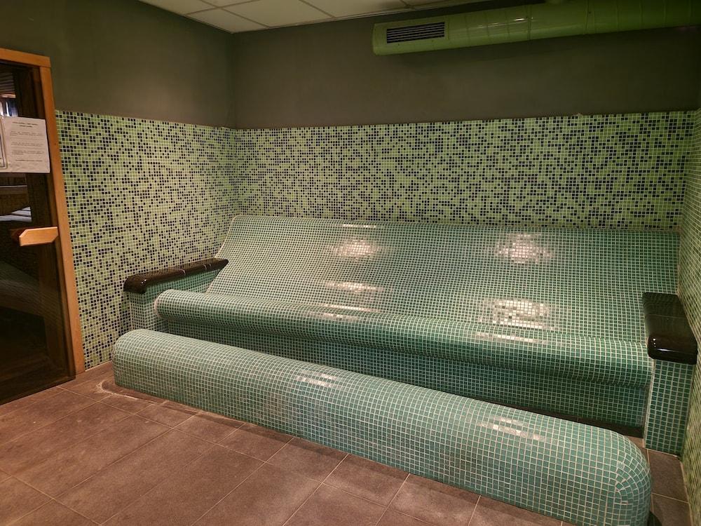 swimming pool spa