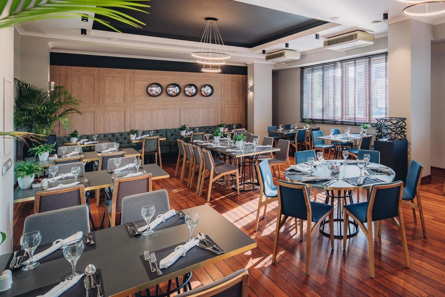 restaurant cafeteria