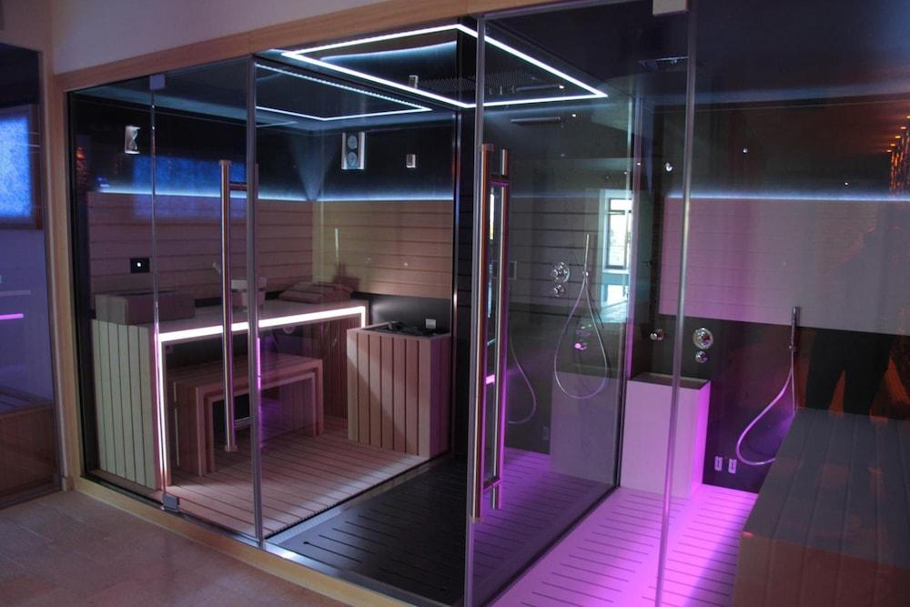swimming pool spa