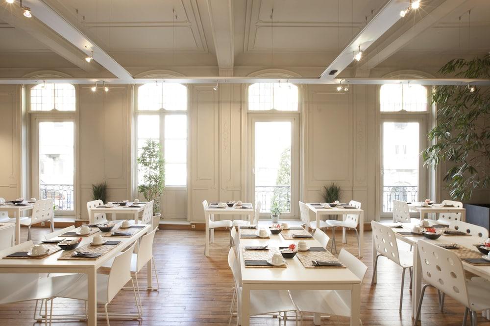 restaurant-cafeteria