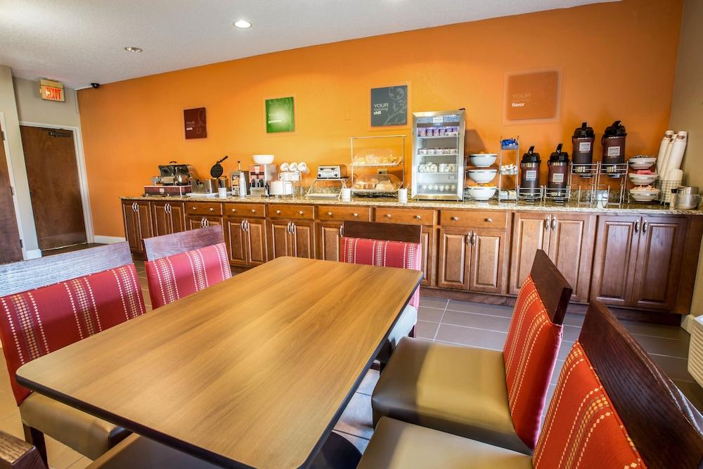 restaurant cafeteria