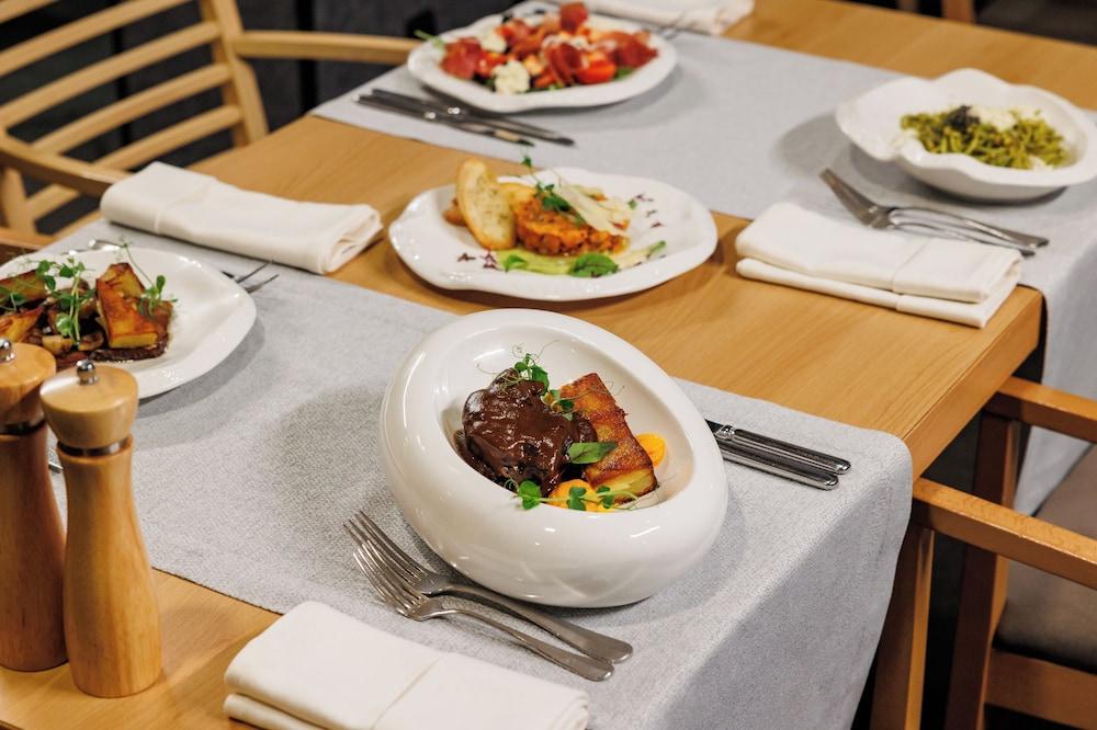 restaurant cafeteria